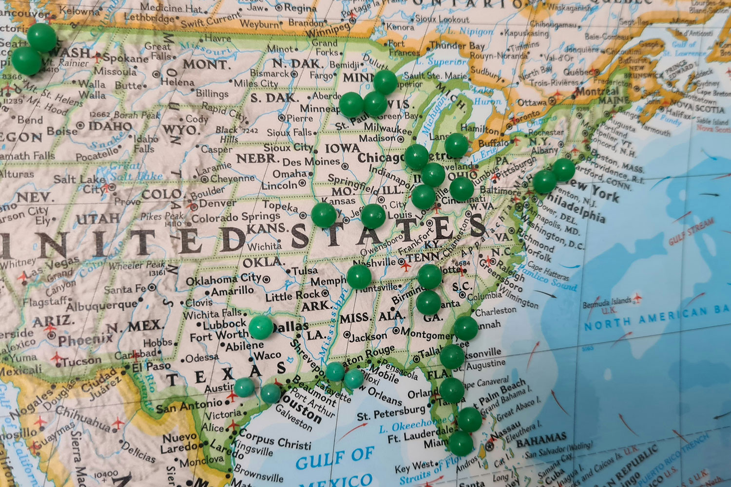 USA map with green pins
